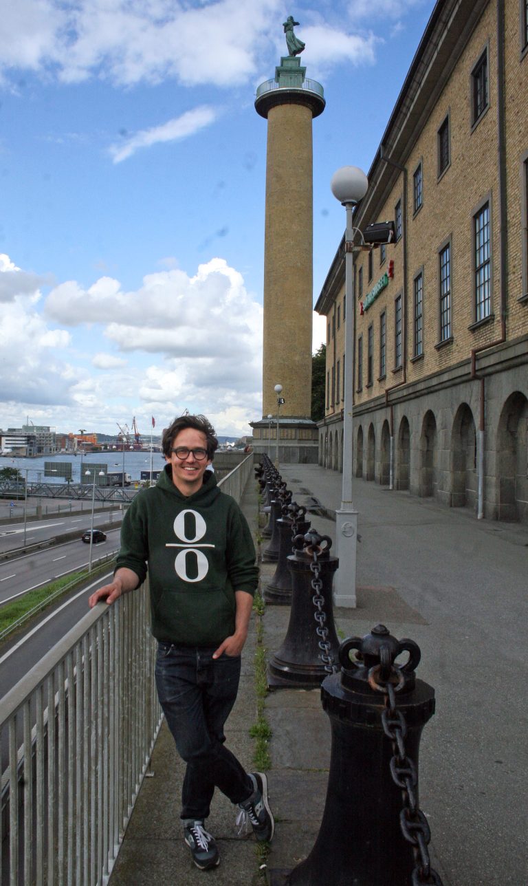 20-21_portrattet_-olle_3